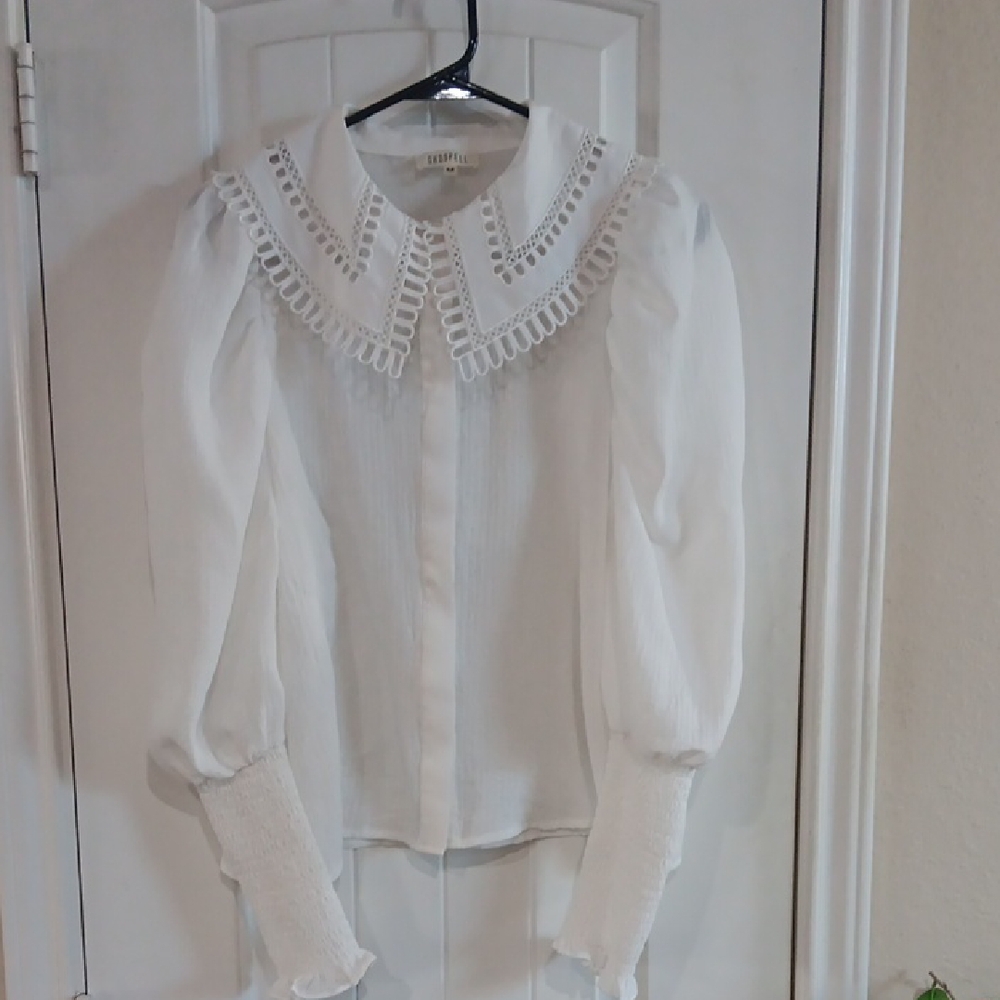 GHOSPELL Elegant Exaggerated Yoke Collar White Crinkled Cotton Lace-Trimmed Top